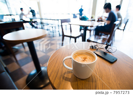 カフェで朝活の写真素材