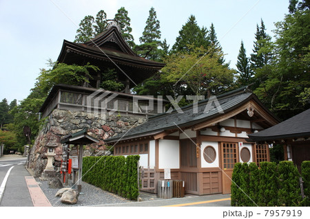 六時の鐘と公衆トイレ　壇上伽藍 7957919