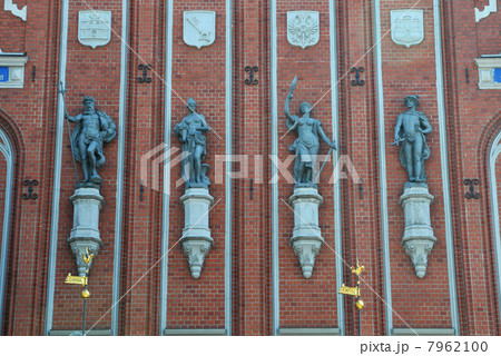 リーガのブラックヘッドの会館の像 7962100