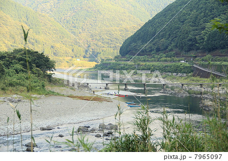高知県 四万十川に架かる中半家沈下橋 高知県 四万十川に架かる中半家沈下橋 7965097