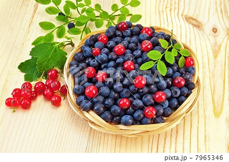 Blueberries with red currants on the board 7965346