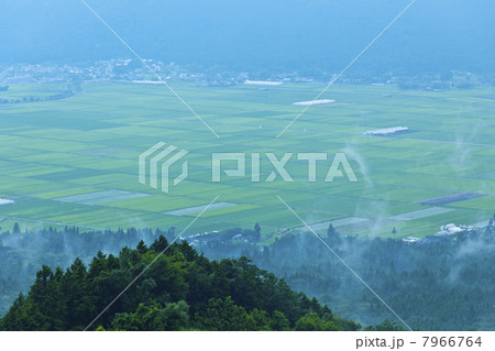 阿蘇谷の田園地帯 7966764