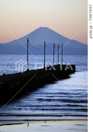富士山と堤防 7967047