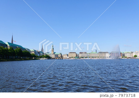 ドイツ　ハンブルク旧市街とアルスター湖 7973718