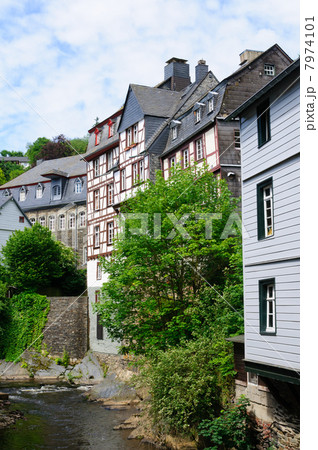 ドイツ　モンシャウの町並み 7974101