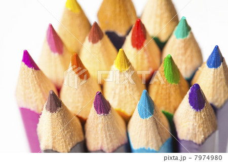 colored pencils 7974980