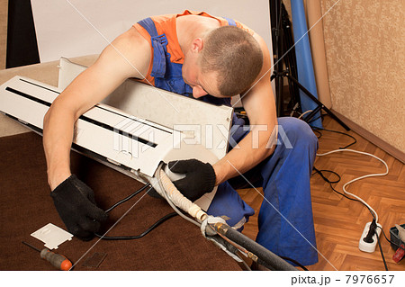 Air conditioning master preparing to install new air conditioner 7976657