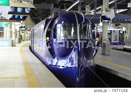 南海電気鉄道難波駅に停車中の「ラピート（南海50000系電車）」 7977168