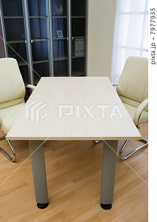 table and chairs 7977935