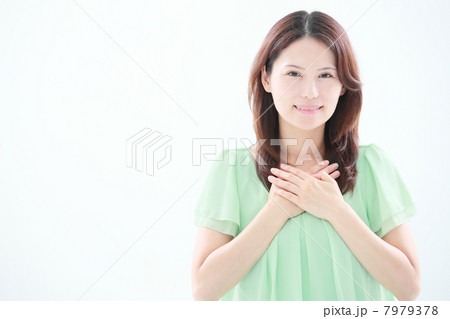 祈るミドル女性 祈るミドル女性 7979378