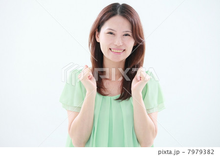 祈る女性 7979382