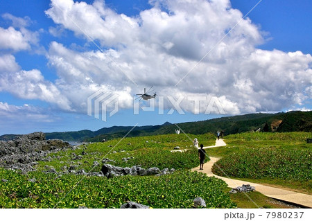 沖縄 辺戸岬に突如現れた米軍ヘリ 7980237