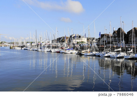 ドーヴィル Deauville トゥルーヴィル・シュル・メール Trouville sur Mer ドーヴィル Deauville トゥルーヴィル・シュル・メール Trouville sur Mer 7986046