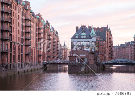 Historic Speicherstadt (houses and bridges) in Hamburg Historic Speicherstadt (houses and bridges) in Hamburg 7986395