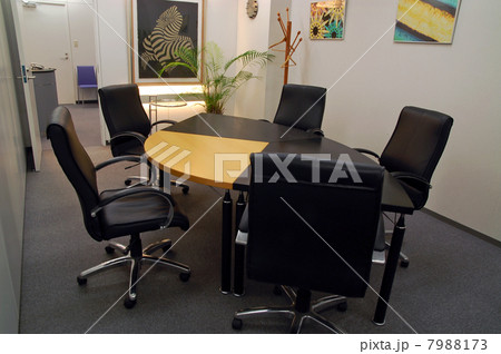 モダンな会議室 7988173
