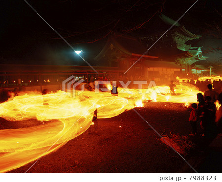 阿蘇神社の火振り神事 7988323