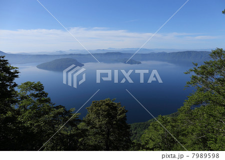 神秘の湖 十和田湖 御鼻部山展望台より 神秘の湖 十和田湖 御鼻部山展望台より 7989598