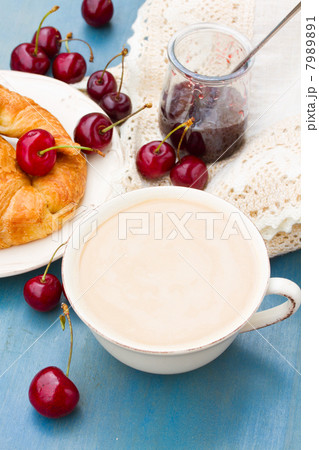 breakfast with coffee and cherries 7989891