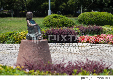 赤い靴はいてた女の子の像 赤い靴はいてた女の子の像 7990164