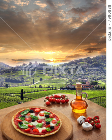 Italian pizza in Chianti, famous vineyard landscape in Italy 7990888