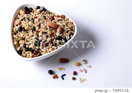 Grain in a bowl 7995518