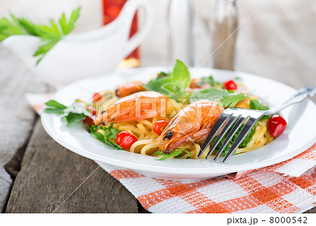 Macaroni with shrimps Macaroni with shrimps 8000542