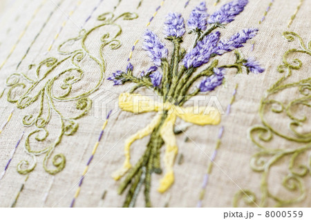 Provence style embroidery pillow with lavender illustration 8000559