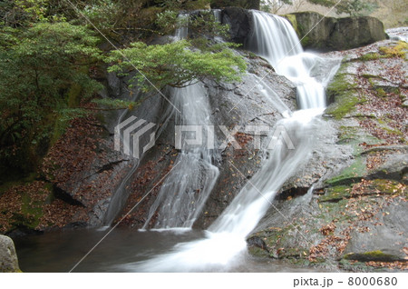 秋の滝 8000680
