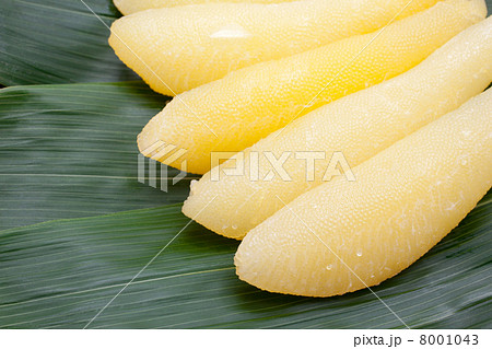 笹の葉の上の数の子 8001043