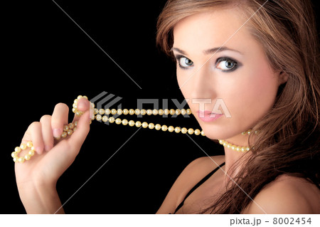 Woman with a pearl necklace Woman with a pearl necklace 8002454