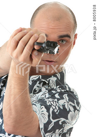 Men with gun 8005938