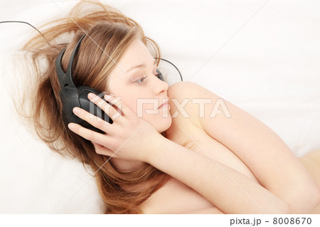 Sexy girl in bed Sexy girl in bed 8008670