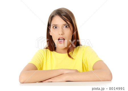 Amazed beautiful young woman 8014991