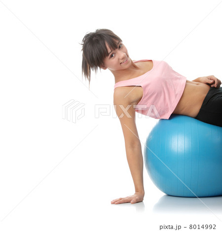 Beautiful young woman doing exercise 8014992