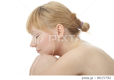 Attractive young nude woman 8015792