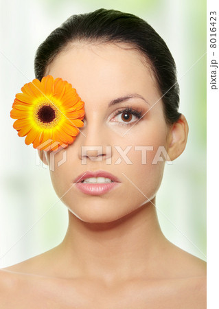 Attractive young caucasian woman Attractive young caucasian woman 8016423