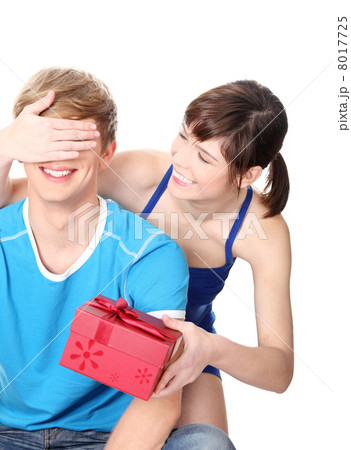 Girl give a gift to her boyfriend. 8017725