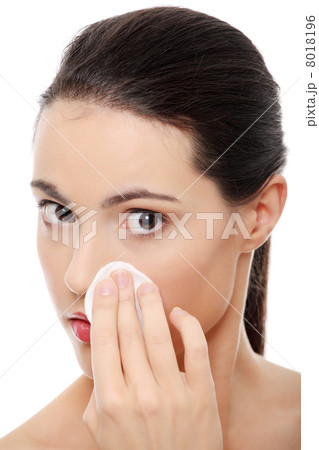 Young beautiful caucasian woman using a cotton pad Young beautiful caucasian woman using a cotton pad 8018196