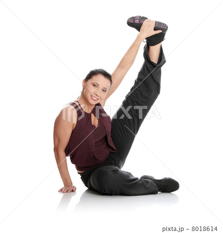 Young woman doing exercise 8018614