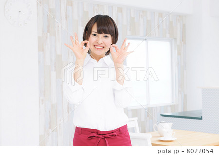 若い女性 若い女性 8022054