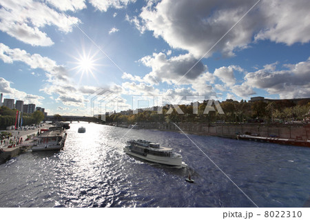 The Seine river with boats in Paris, France 8022310