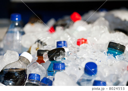 Bottles and ice 8024553