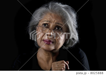 Portrait of an old woman with eye glasses Portrait of an old woman with eye glasses 8025888