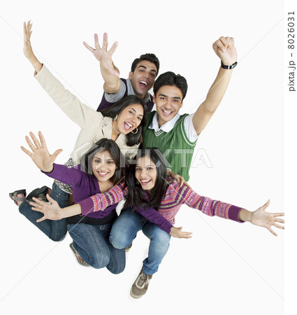 Portrait of a group of friends Portrait of a group of friends 8026031