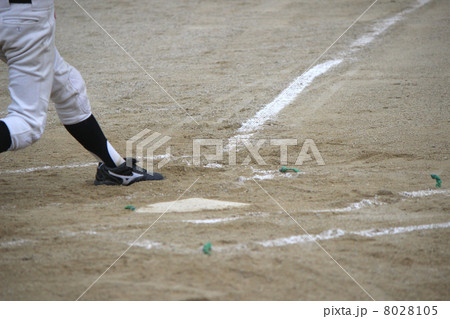 バッティングの瞬間の足元 8028105