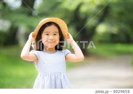 夏の女の子 8029658