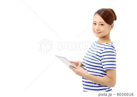 タブレットを使う女の子 タブレットを使う女の子 8030016