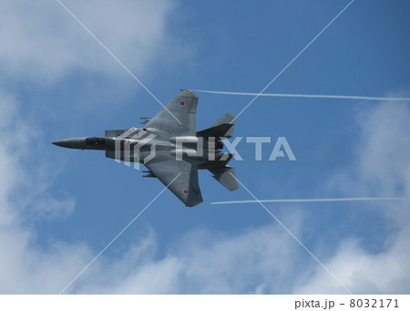 航空自衛隊 戦闘機 F 15 機動飛行の写真素材