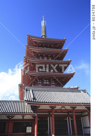 東京都・金龍山浅草寺の五重塔 8034798