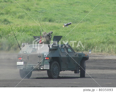 対戦車ミサイル発射の瞬間の連続写真 8035093